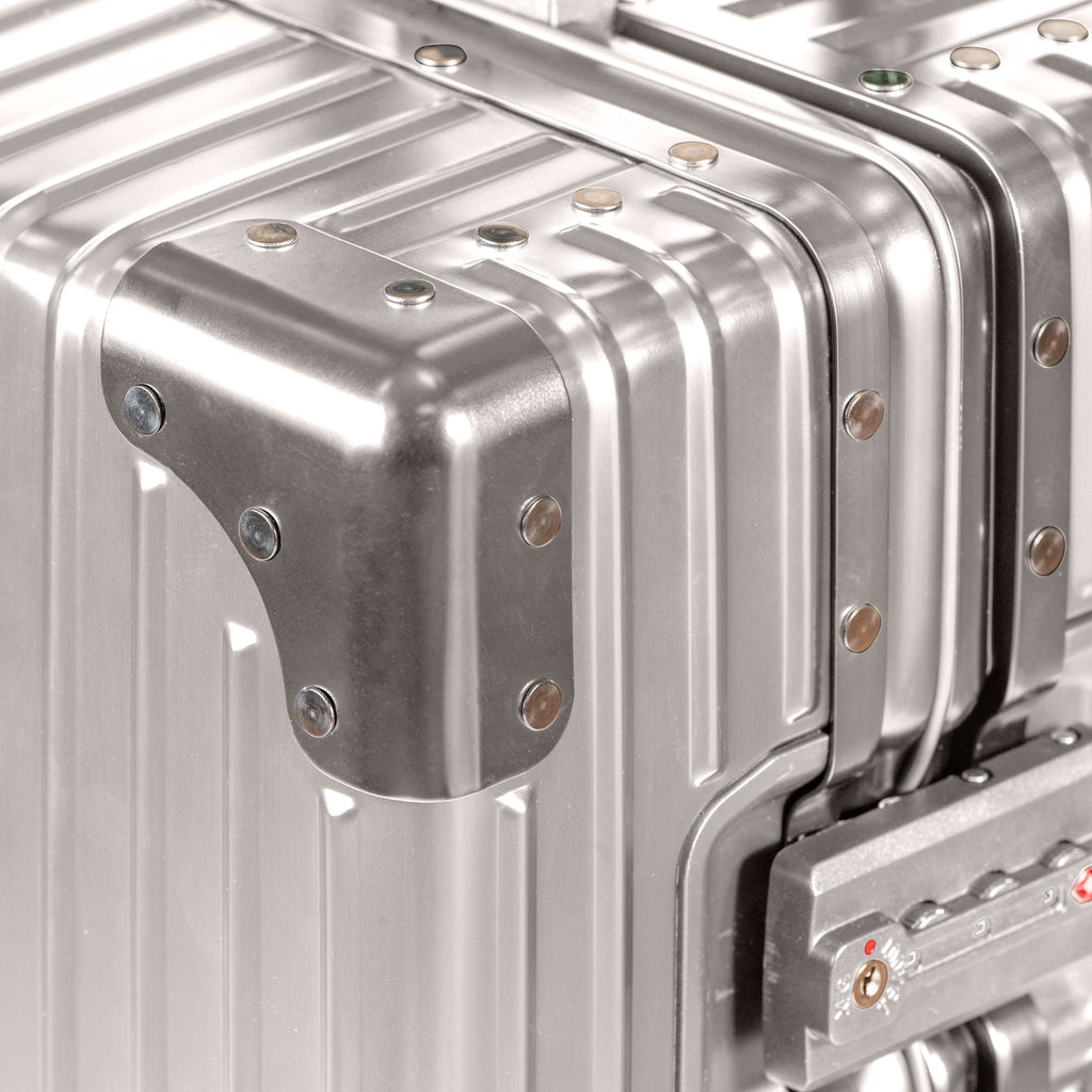 Elite / Aluminum Carry-on